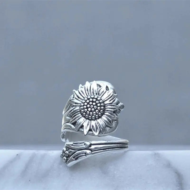 Retro Silver Daisy Ring